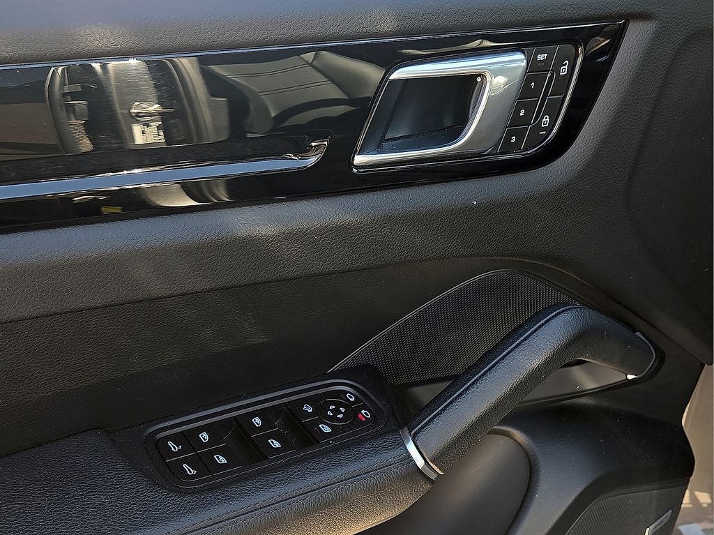 2022 Porsche Cayenne Base