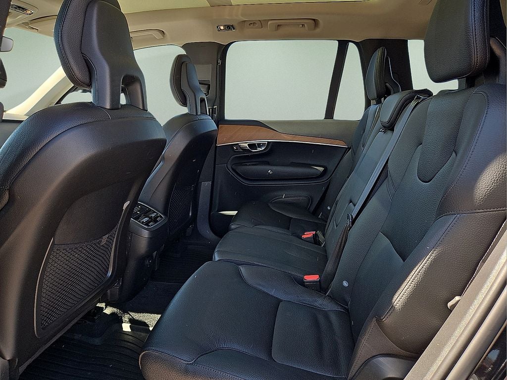2022 Volvo XC90 T6 Momentum