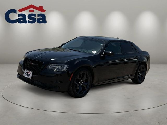 2023 Chrysler 300 Touring's photo
