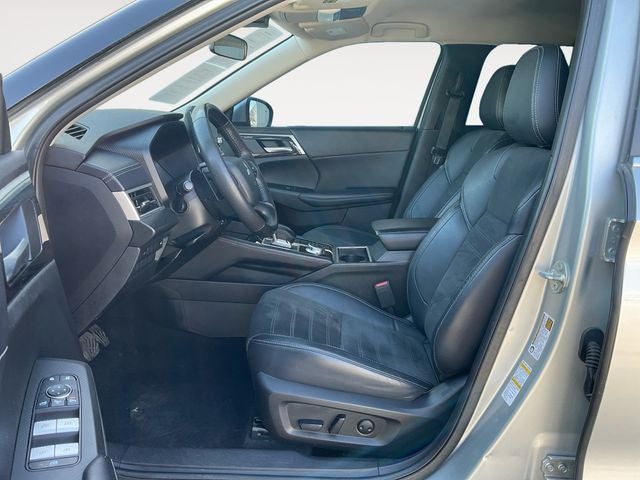 2023 Mitsubishi Outlander SE