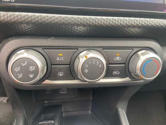 2022 Nissan Kicks SV