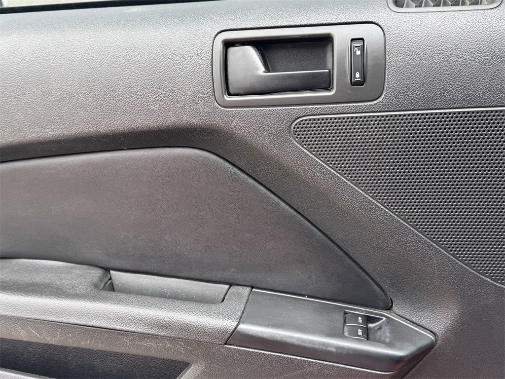 2013 Ford Mustang V6