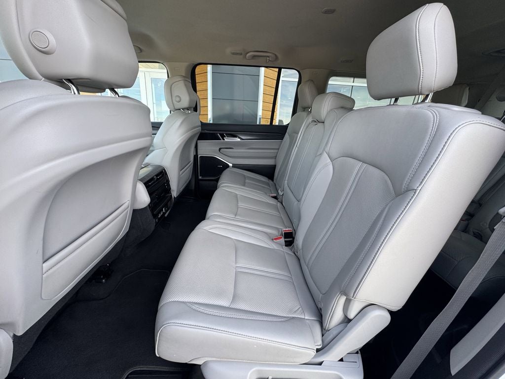 2024 Jeep Wagoneer L Series II 4x2